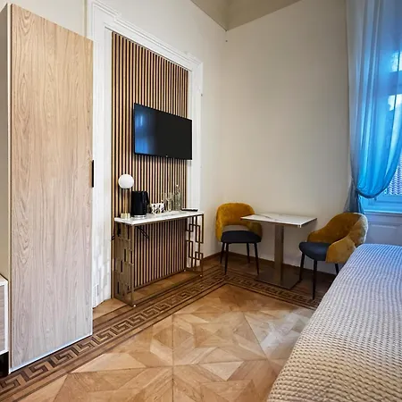 Bed And Chic Art 3*