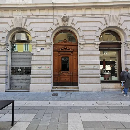 Bed And Chic Art Triëst